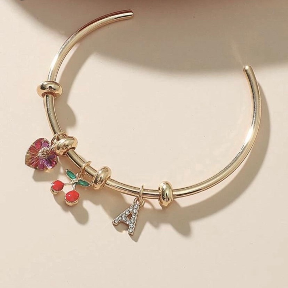 Bracelet (never worn)